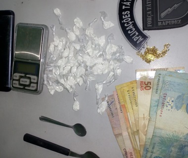Polícia Militar prende homem com maconha, celulares e dinheiro