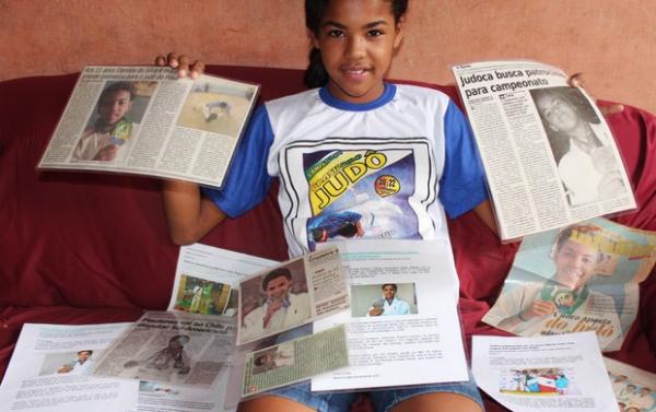 A cole&ccedil;&atilde;o de recortes, de acordo com a atleta, &eacute; para conseguir patroc&iacute;nio.(Imagem:N&aacute;yra Mac&ecirc;do/GLOBOESPORTE.COM)