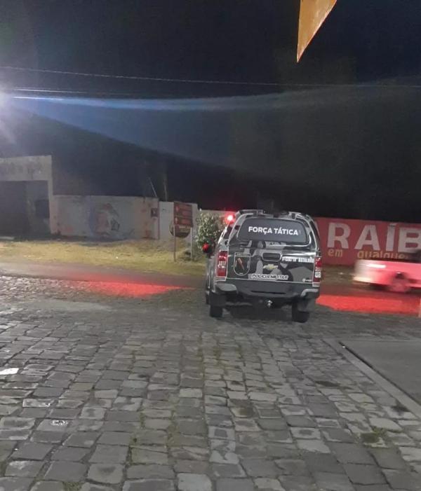 Criminosos fingem pedir ajuda, invadem casa e mantêm ex vice-prefeito e esposa reféns em Água Branca