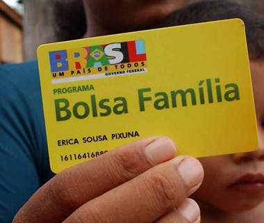 Governo vai premiar municípios que reduzirem inscritos no Bolsa Família