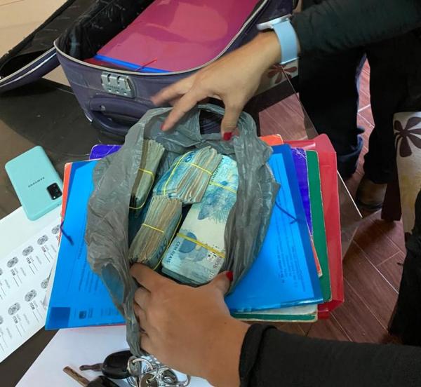 PF apreendeu grande quantia de dinheiro durante a opera&ccedil;&atilde;o.(Imagem:Divulga&ccedil;&atilde;o/PF)