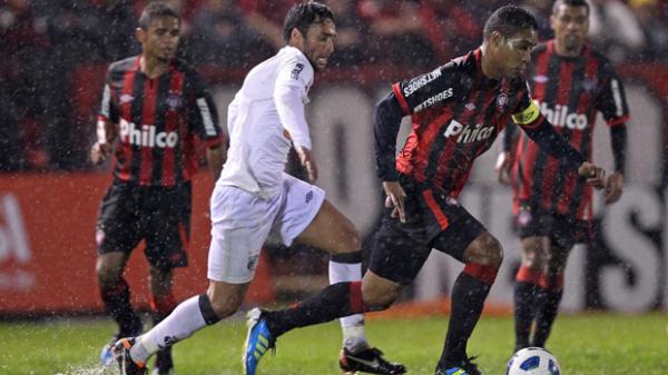 Santos e Atl&eacute;tico-PR(Imagem:Ag&ecirc;ncia Estado)