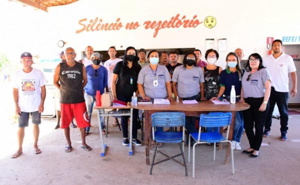 Realizada ação social