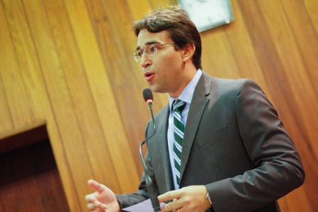 Marden Menzes propõe o fim da taxa cobrada de educares físicos em academias