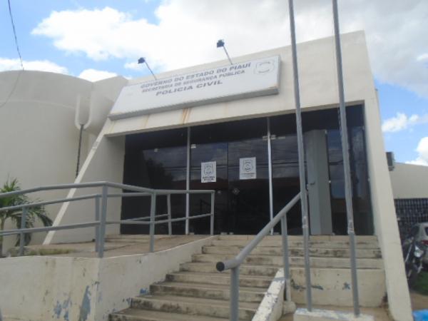 Morador do bairro São Cristóvão encontra casa arrombada ao retornar de viagem