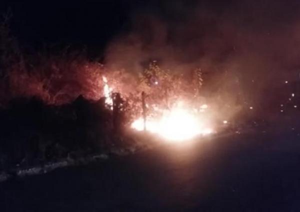 Bombeiros controlam inc&ecirc;ndio pr&oacute;ximo a posto de combust&iacute;vel em Floriano.(Imagem:Reprodu&ccedil;&atilde;o/Jc24horas)