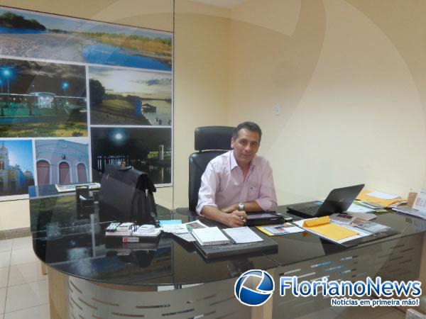 Prefeito Gilberto J&uacute;nior(Imagem:FlorianoNews)