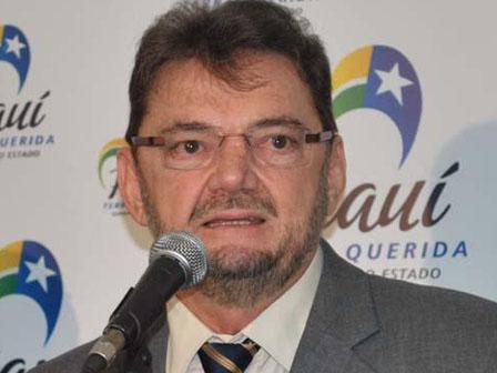 Wilson Martins exonera oito pessoas da administração estadual do Piauí
