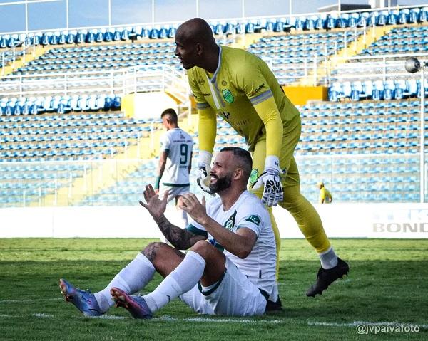 Análise: Altos tem jogo na mão, mas desperdiça chance de se afastar do Z-4 da Série C