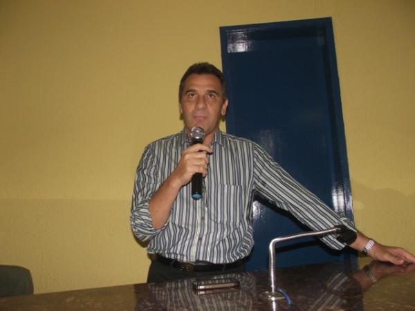 Prefeito Gilberto J&uacute;nior(Imagem:FlorianoNews)