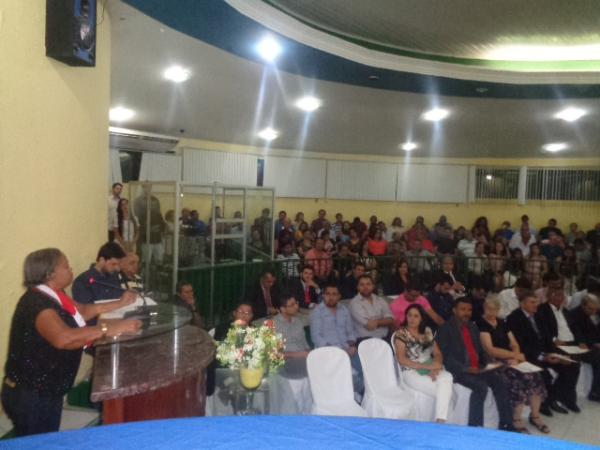 Per&iacute;odo legislativo &eacute; encerrado com entregas de T&iacute;tulo de Cidad&atilde;o Florianense.(Imagem:FlorianoNews)