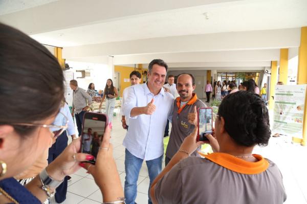  Ciro percorre ruas do Centro, tem contato com populares e almo&ccedil;a no Restaurante Popular(Imagem:Divulga&ccedil;&atilde;o)