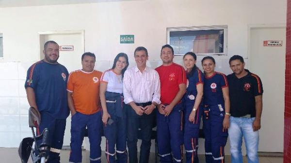Prefeito de Floriano visita SAMU, almoça com funcionários e anuncia nova ambulância(Imagem:Secom)