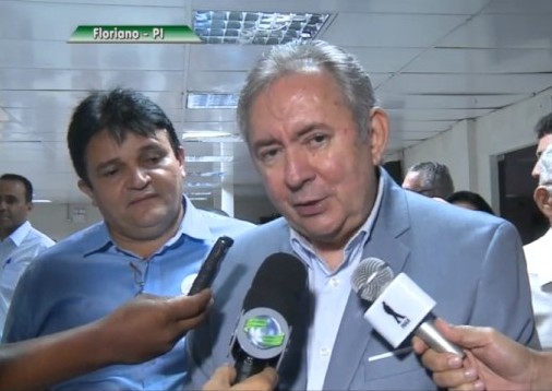 João Henrique diz que maioria do PMDB não quer ir para o governo