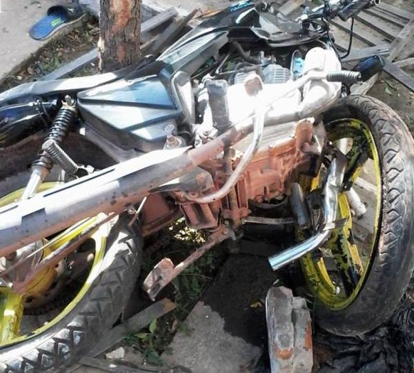 Moto ficou destru&iacute;da(Imagem:GP1)