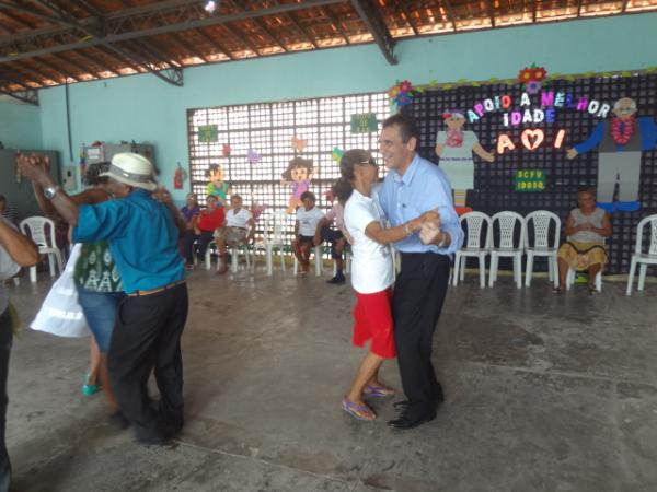 Centro de Referência da Assistência Social realizou prévia carnavalesca para idosos