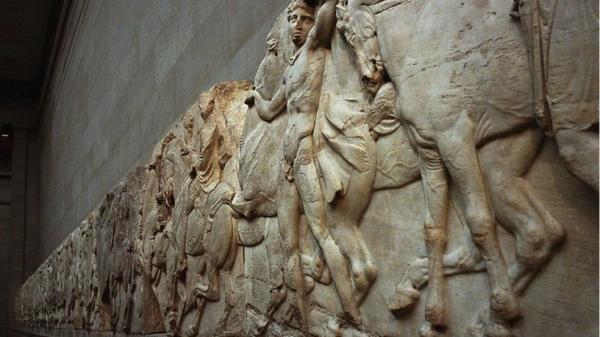 O museu, por sua vez, afirmou em diferentes ocasiões que os mármores foram adquiridos legalmente e que