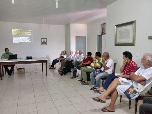 Fam&iacute;lia e matrim&ocirc;nio s&atilde;o temas de encontro do clero diocesano em Floriano.(Imagem:FlorianoNews)