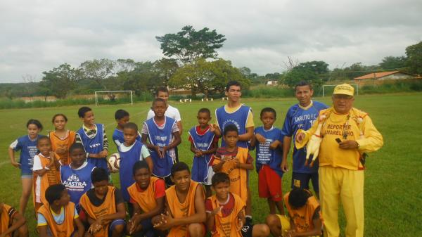 Atleta comemora anivers&aacute;rio com partida de futebol.(Imagem:FlorianoNews)