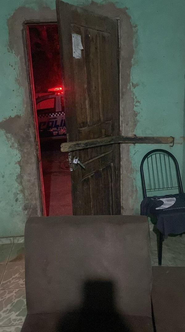 Morador, que havia se mudado recentemente, &eacute; v&iacute;tima de disparos de arma de fogo no bairro Melad&atilde;o.(Imagem: Divulga&ccedil;&atilde;o/PM)