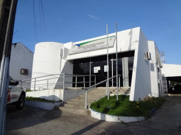 Pol&iacute;cia prende dois homens acusados de assalto a m&atilde;o armada.(Imagem:FlorianoNews)
