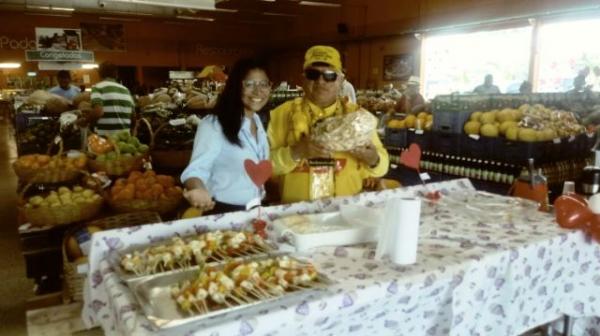 Carvalho Supermercado oferece caf&eacute; da manh&atilde; em homenagem ao Dia das M&atilde;es.(Imagem:FlorianoNews)
