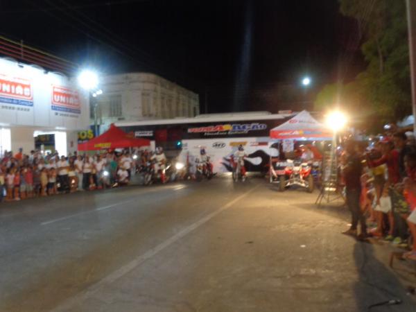 Cajueiro Motos promoveu Show de manobras com a Equipe For&ccedil;a e Ac&atilde;o em Floriano.(Imagem:FlorianoNews)