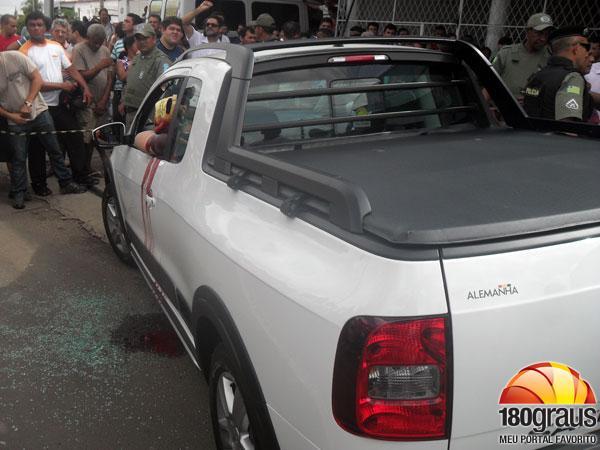 Corrretor &eacute; morto com 3 tiros na cabe&ccedil;a na Miguel Rosa.(Imagem:180graus)