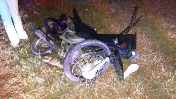 Casal fica ferido em colis&atilde;o entre autom&oacute;vel e motocicleta em Floriano.(Imagem:FlorianoNews)