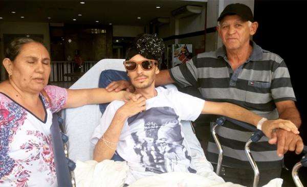 Jader recebe alta de hospital após um mês internado por grave acidente