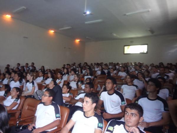Colégio Impacto realizou o English Day