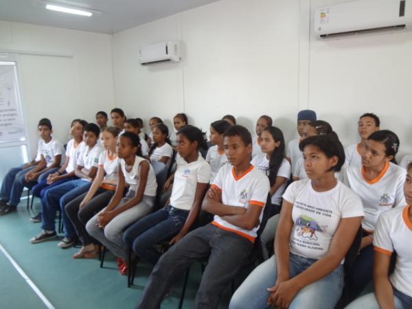 Caminh&atilde;o escola leva conhecimento sobre energia a estudantes florianenses.(Imagem:FlorianoNews)