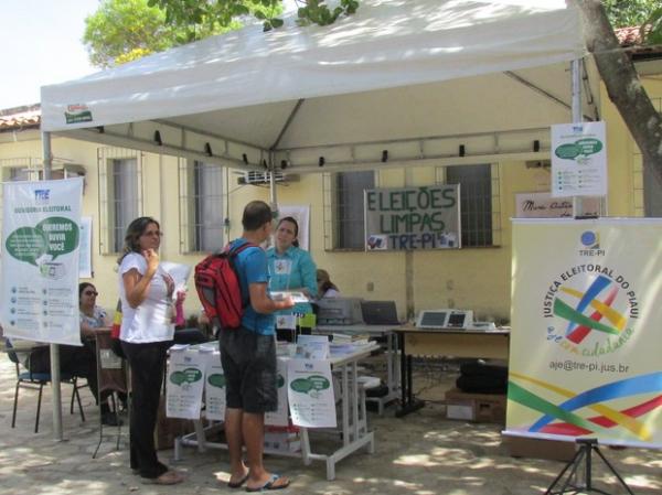 TRE do Piauí promove nova ação de voto consciente entre jovens na Uespi