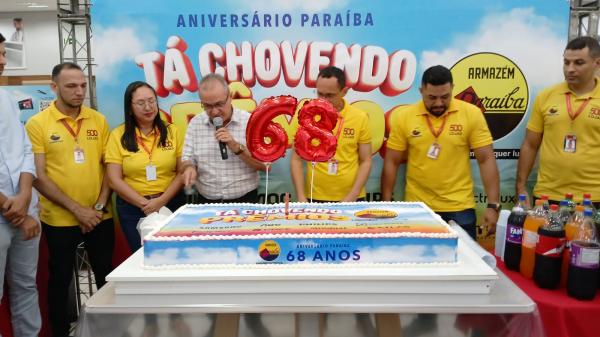 Armazém Paraíba celebra 68 anos com corte do bolo, promoções e festa para clientes em Floriano(Imagem:FlorianoNews)