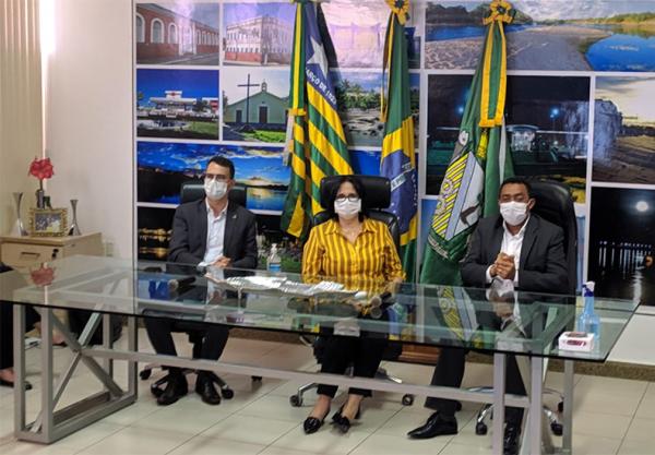 Damares Alves visita Floriano para conhecer experiência com cloroquina