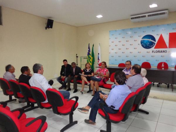 Reuni&atilde;o debate abuso da autoridade em abordagens da PRF em Floriano.(Imagem:FlorianoNews)