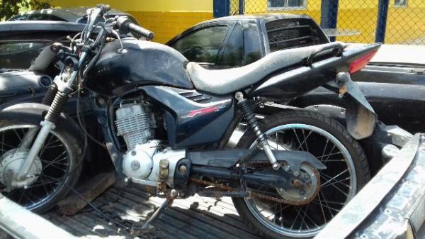 Pol&iacute;cia Rodovi&aacute;ria Federal recupera motocicleta roubada em Floriano.(Imagem:PRF)