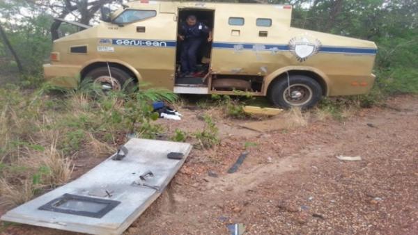 Bandidos explodem carro forte na BR-230, que liga Barão de Grajaú à São João dos Patos-MA