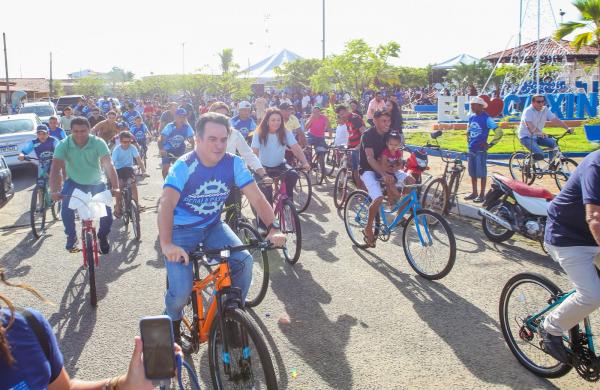Em Caxingó, Ciro Nogueira participa de passeio ciclístico e reforça entregas no município(Imagem:Ascom)