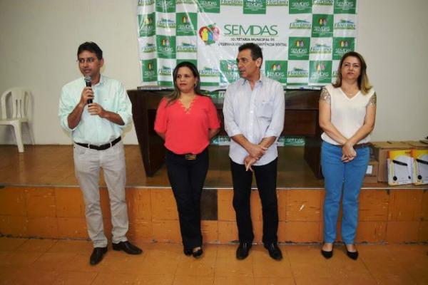Prefeitura de Floriano faz entrega de balanças aos Agentes Comunitários de Saúde.(Imagem:Secom)