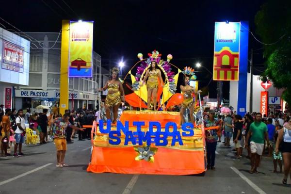 Carnaval de Floriano: Escolas de samba brilham na Avenida Get&uacute;lio Vargas(Imagem:Secom)