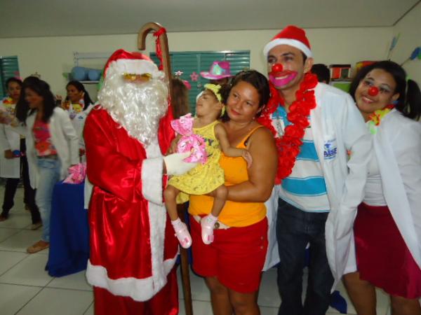 Acad&ecirc;micos da FAESF realizam festa de natal para alunos da APAE de Floriano.(Imagem:FlorianoNews)
