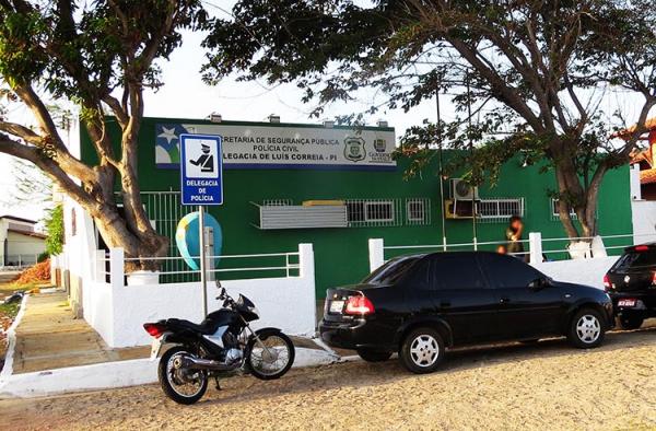 Polícia exuma corpo de homem morto dentro de delegacia em Luís Correia.(Imagem:Divulgação)