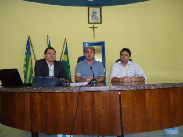 Reunião define plano de cargos e salários dos servidores públicos de Floriano.(Imagem:FlorianoNews)