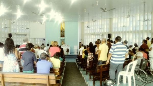 Missas de P&aacute;scoa s&atilde;o celebradas em diversas igrejas de Floriano.(Imagem:FlorianoNews)