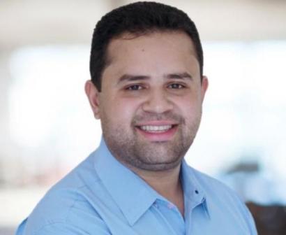 Vereador Akássio deixa base do Governo Joel e reassume compromisso com Rejane Dias