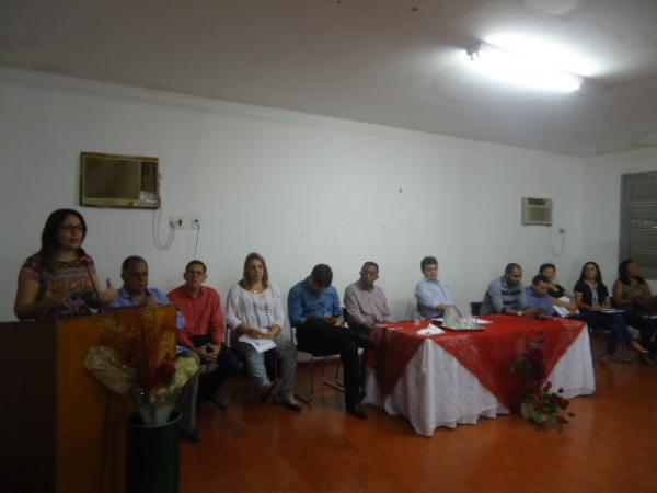 Secretária de Educação participa de reunião na 10ª GRE de Floriano