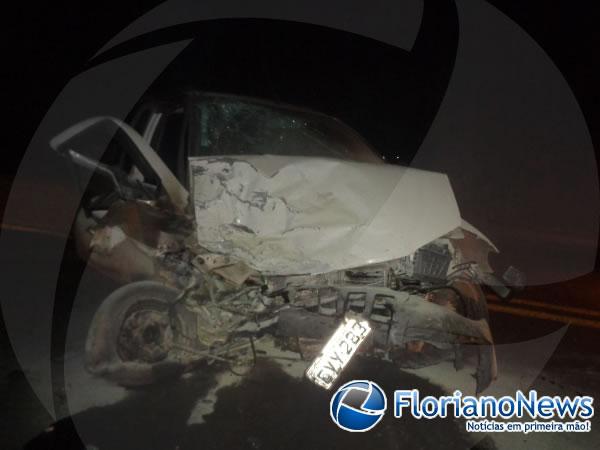 Motorista tenta ultrapassagem perigosa e provoca acidente pr&oacute;ximo a Estaca Zero(Imagem:FlorianoNews)