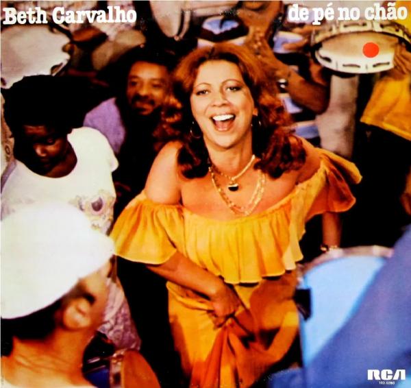 "Samba esquema novo" de Beth Carvalho é historiado com paixão em livro sobre o disco "De pé no chão"