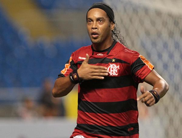Ronaldinho celebra gol da primeira vit&oacute;ria do Fla na Sul-Americana.(Imagem:Internet)